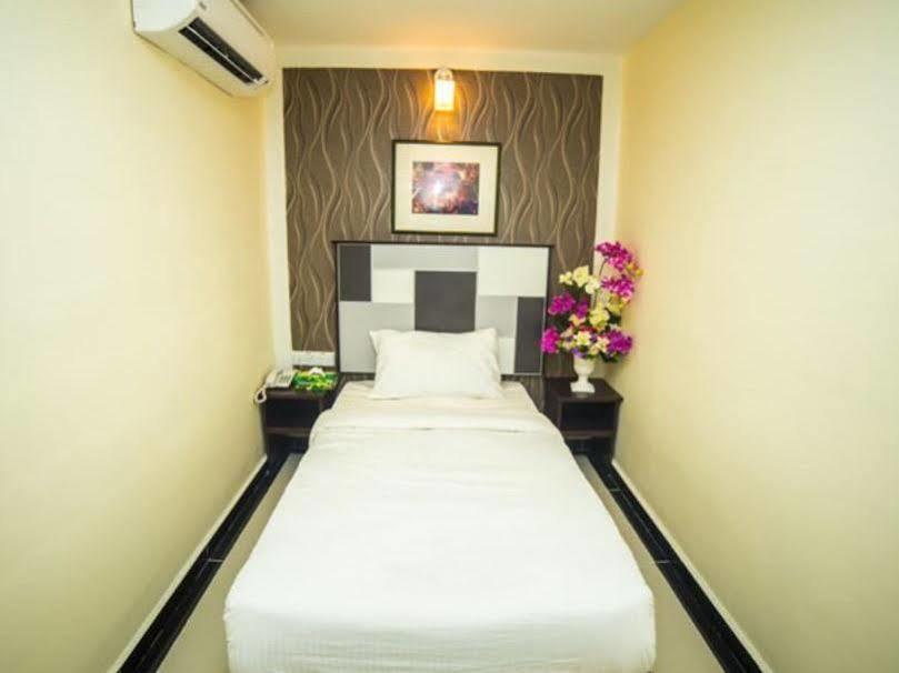 Very Hotel